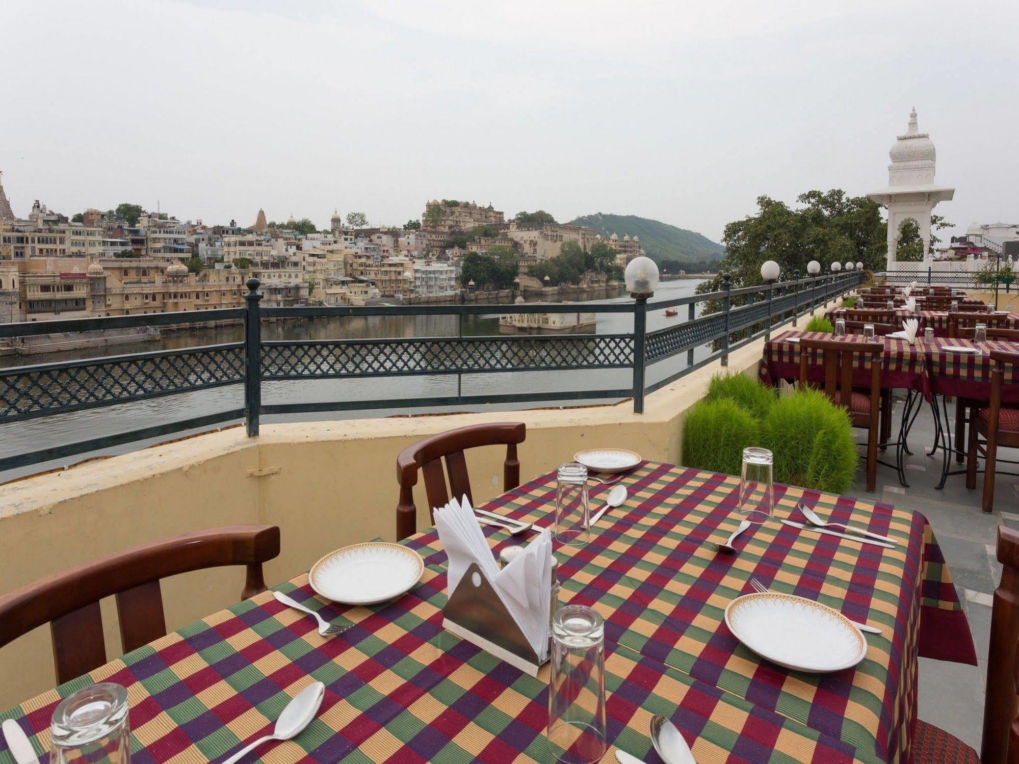 Sarovar - Lake Facing Boutique Hotel On Lake Pichola Udajpur Exteriér fotografie
